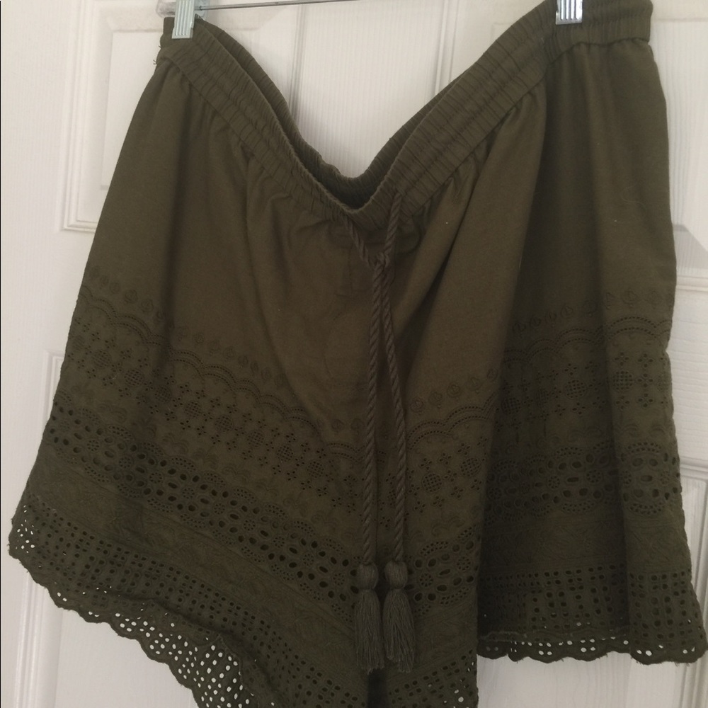 Crochet look shorts.